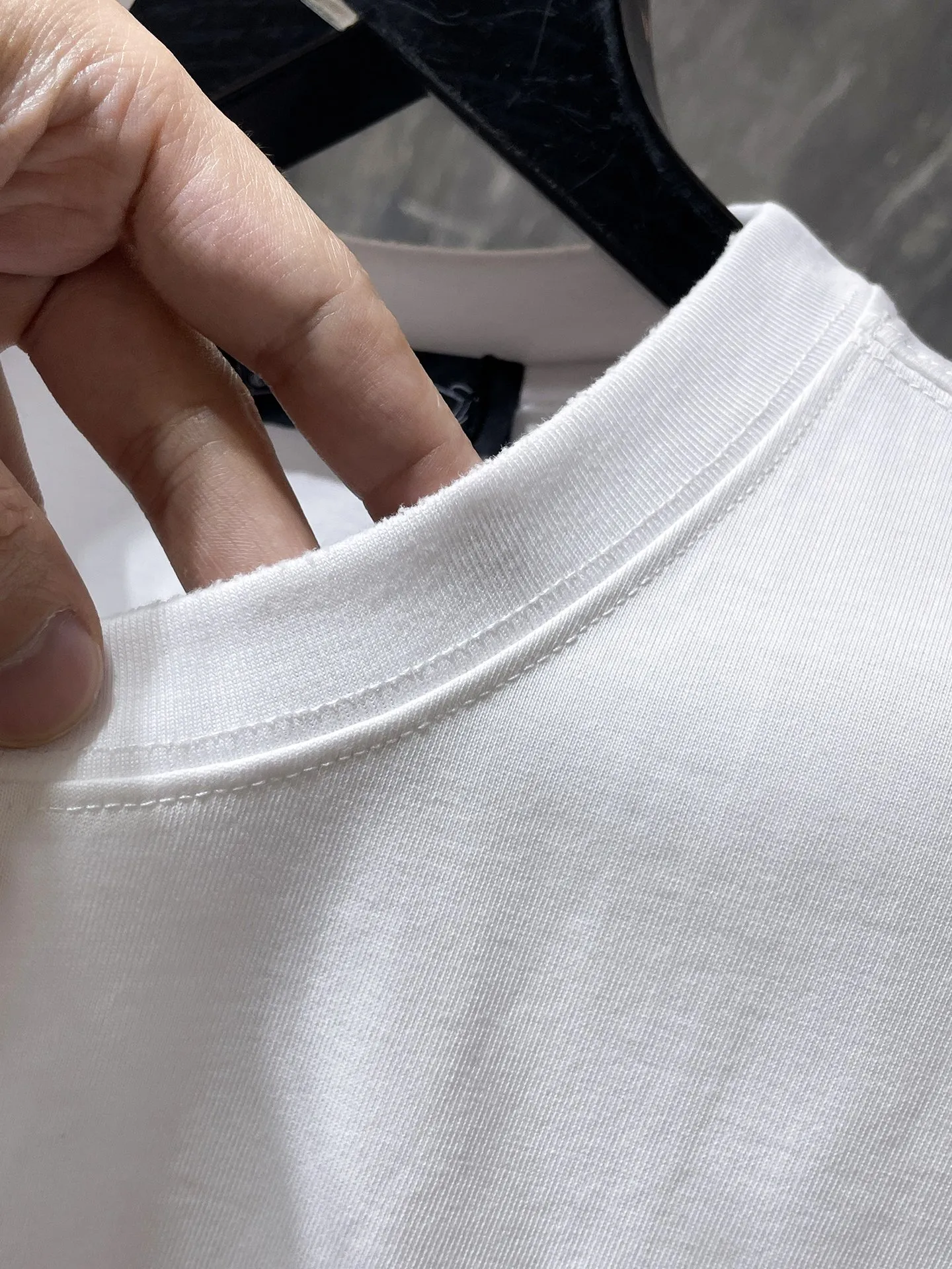 P150 New Chrome Hearts 25ss high version in summer. High gram weight, environmentally friendly and high-quality top fabric. 275g~270g. Chrome retro high-end worn short sleeves. Counter synchronization. Re-engraved version 1:1. Recommended color: black white. Size: S, M, L, XL.